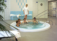 Pezsgőfürdőzés Balf wellness részlegén